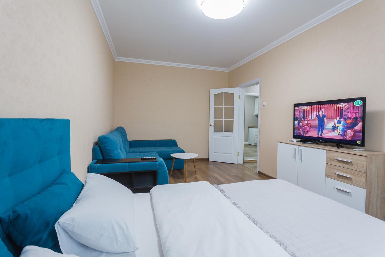 Cosy Apartment At Pozniaky Kiev Exterior foto