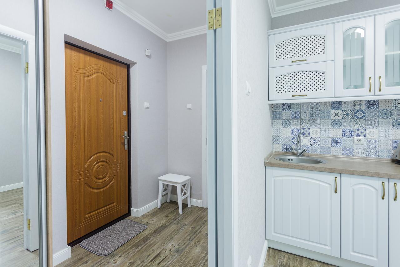 Cosy Apartment At Pozniaky Kiev Exterior foto